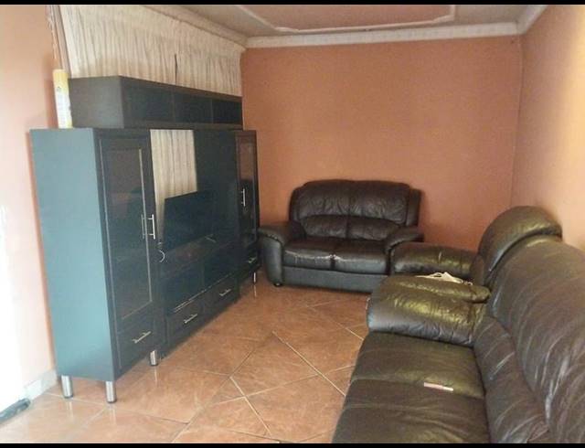 4 BEDROOM HOUSE FOR SALE IN PROTEA GARDEN